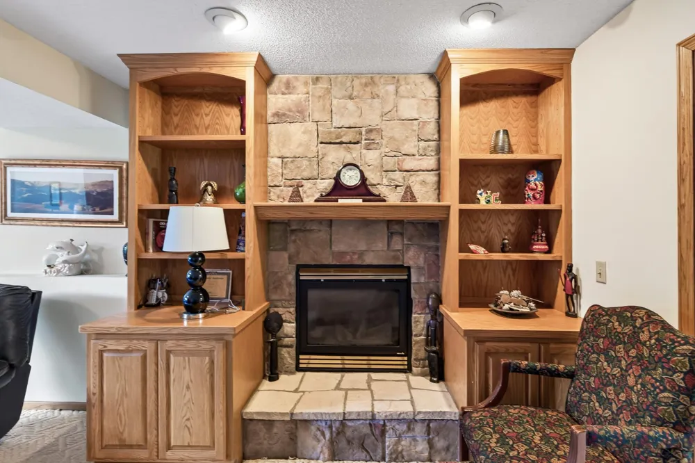 3212 Sunset Lake Drive Burnsville, MN 55337