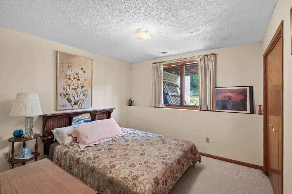 3212 Sunset Lake Drive Burnsville, MN 55337