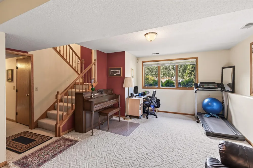 3212 Sunset Lake Drive Burnsville, MN 55337