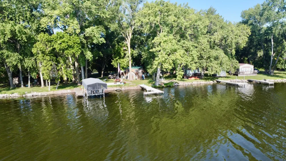 48470 Baileys Bay Road Big Stone City, SD 57216