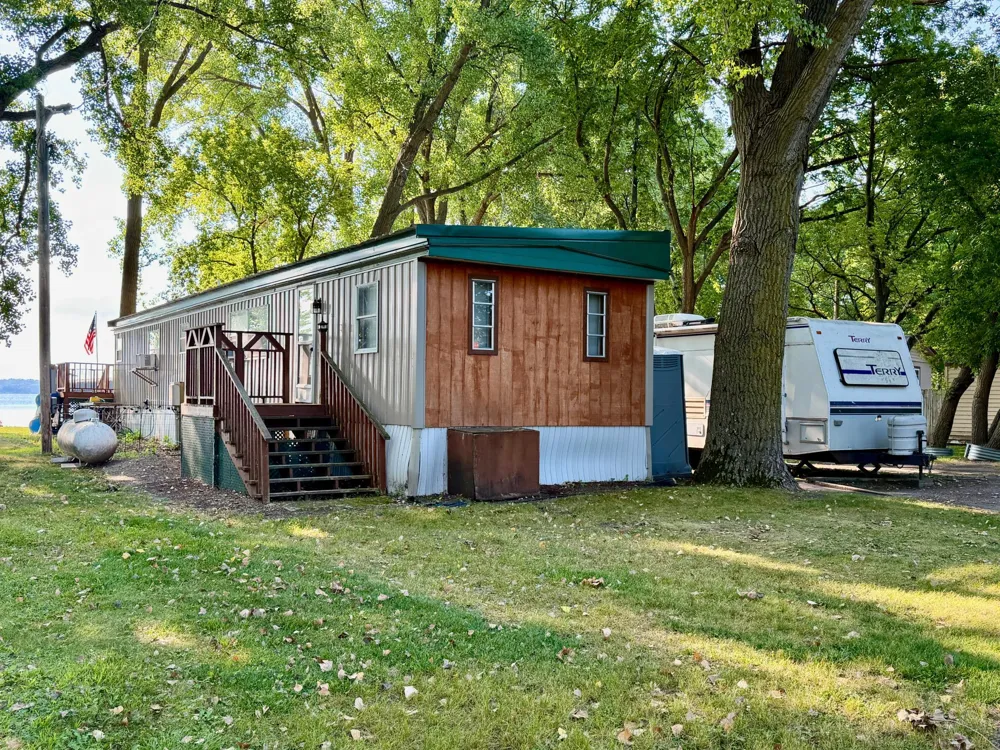 48470 Baileys Bay Road Big Stone City, SD 57216
