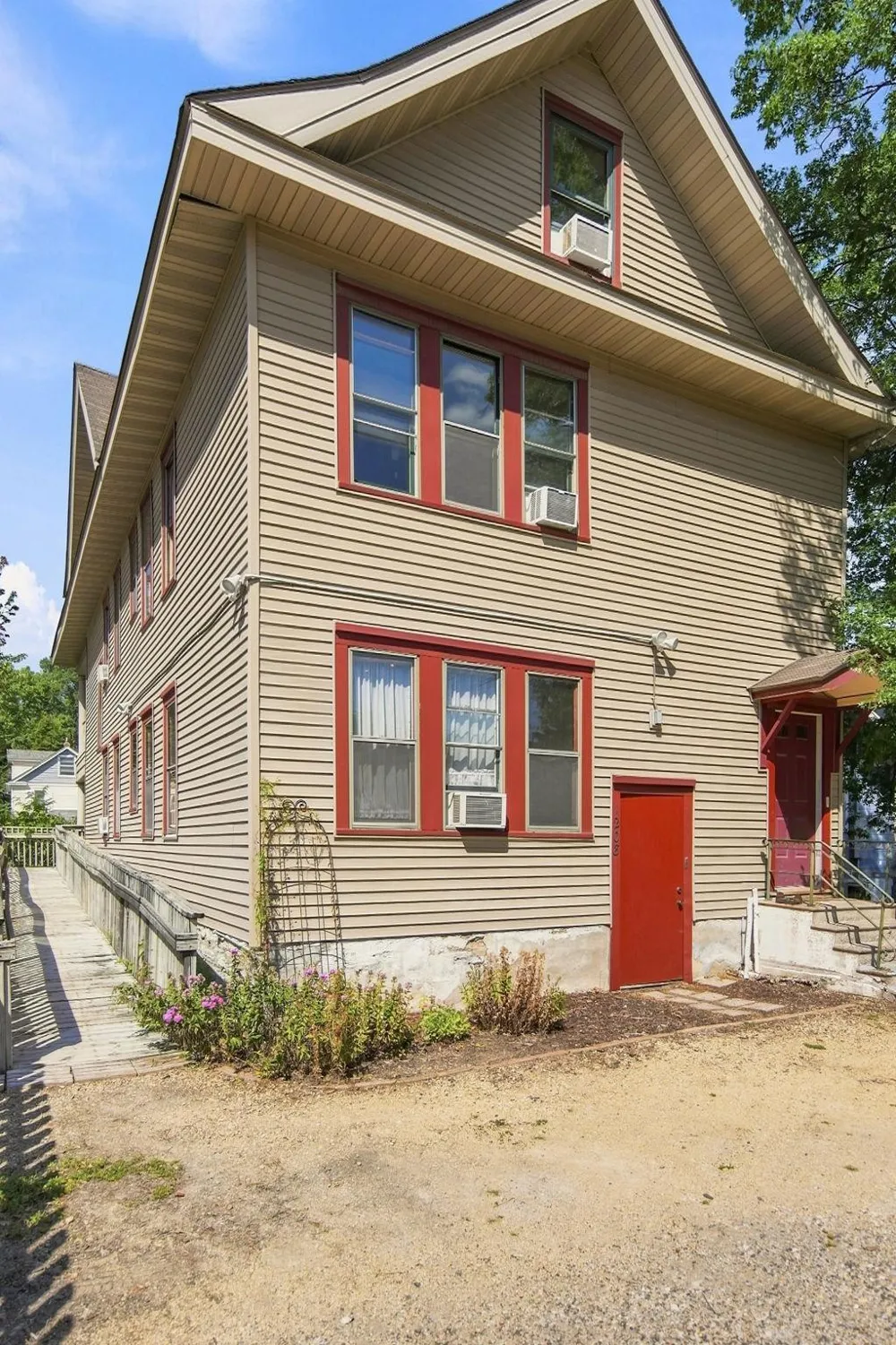 1208 Grand Avenue Saint Paul, MN 55105
