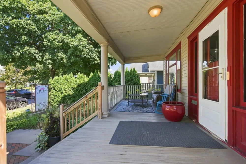 1208 Grand Avenue Saint Paul, MN 55105