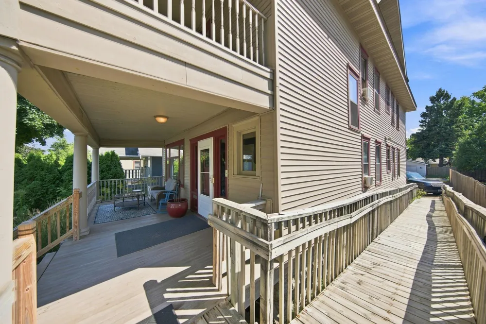 1208 Grand Avenue Saint Paul, MN 55105