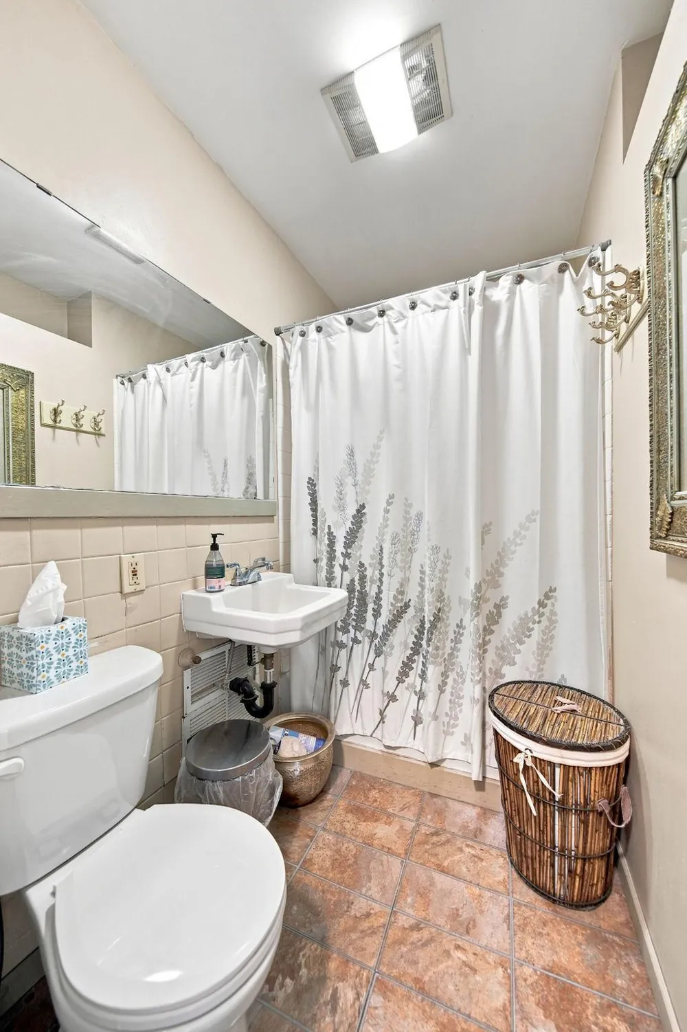 1208 Grand Avenue Saint Paul, MN 55105
