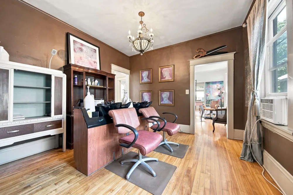 1208 Grand Avenue Saint Paul, MN 55105