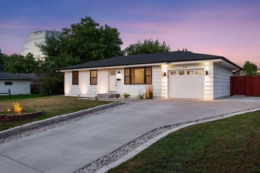 8209 Goodrich Road Bloomington, MN 55437