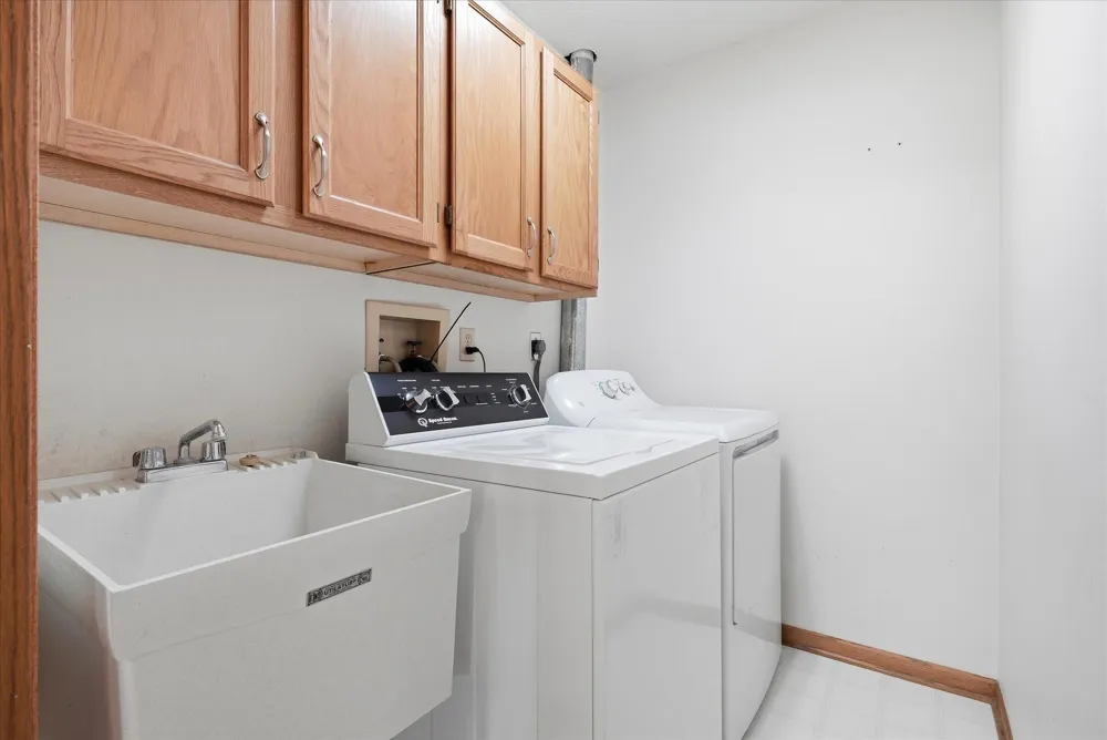10605 44th Avenue #E Plymouth, MN 55442