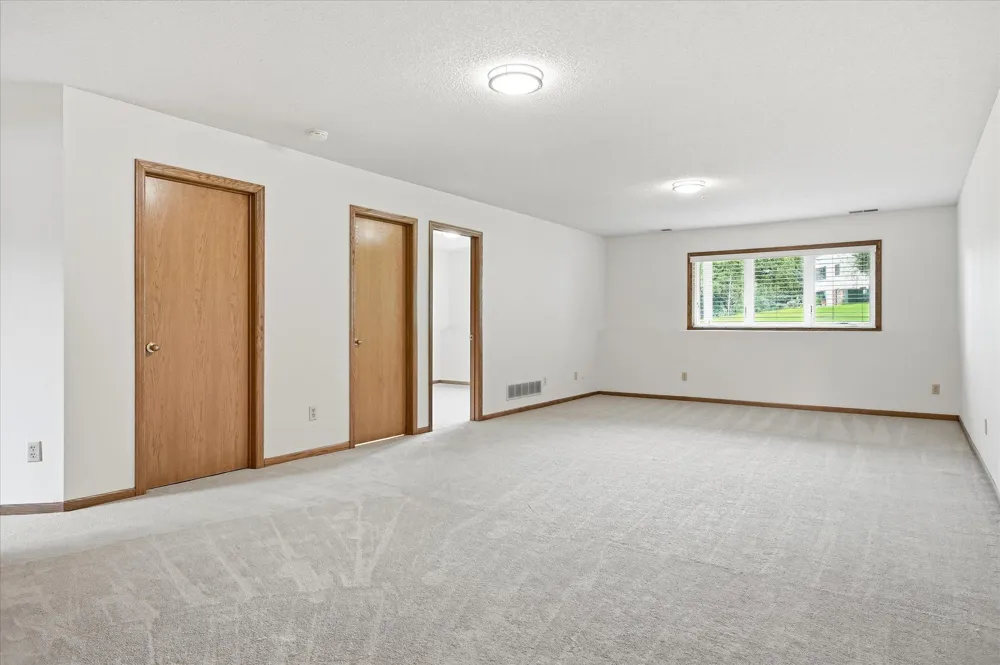 10605 44th Avenue #E Plymouth, MN 55442