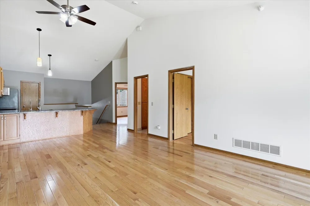 10605 44th Avenue #E Plymouth, MN 55442
