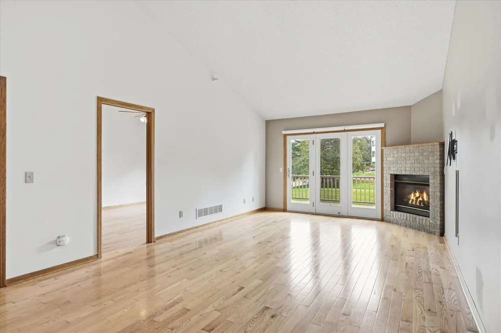 10605 44th Avenue #E Plymouth, MN 55442