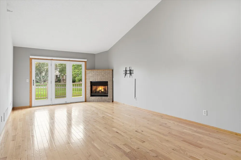 10605 44th Avenue #E Plymouth, MN 55442