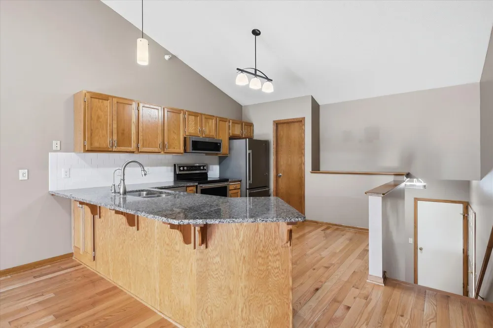 10605 44th Avenue #E Plymouth, MN 55442