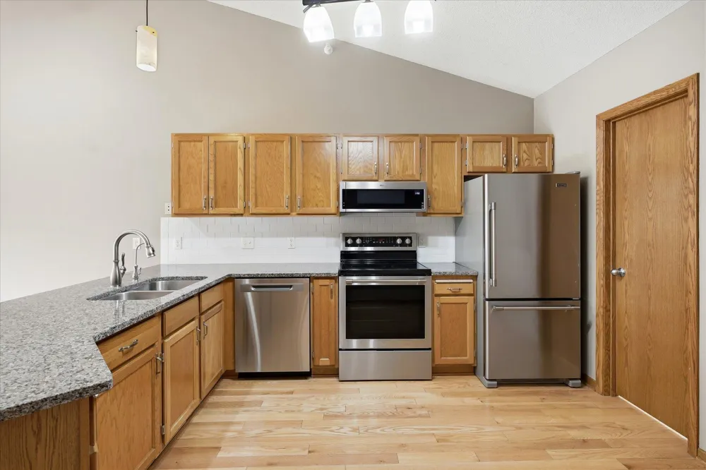 10605 44th Avenue #E Plymouth, MN 55442