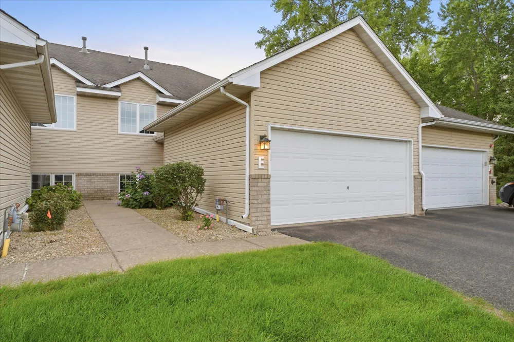 10605 44th Avenue #E Plymouth, MN 55442