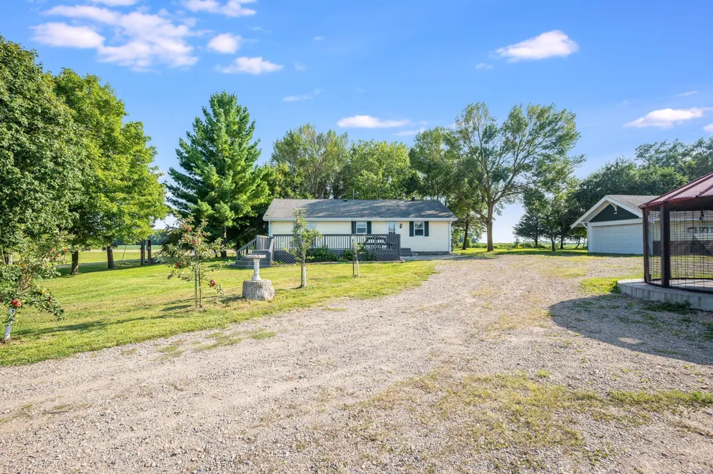 30452 390th Street Le Sueur, MN 56058