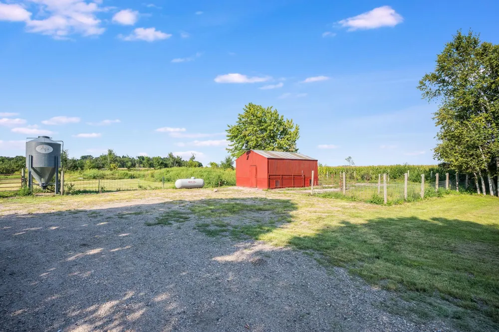 30452 390th Street Le Sueur, MN 56058