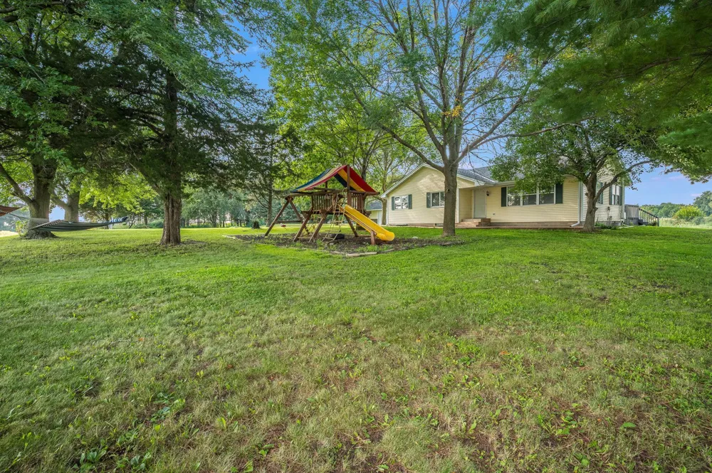 30452 390th Street Le Sueur, MN 56058