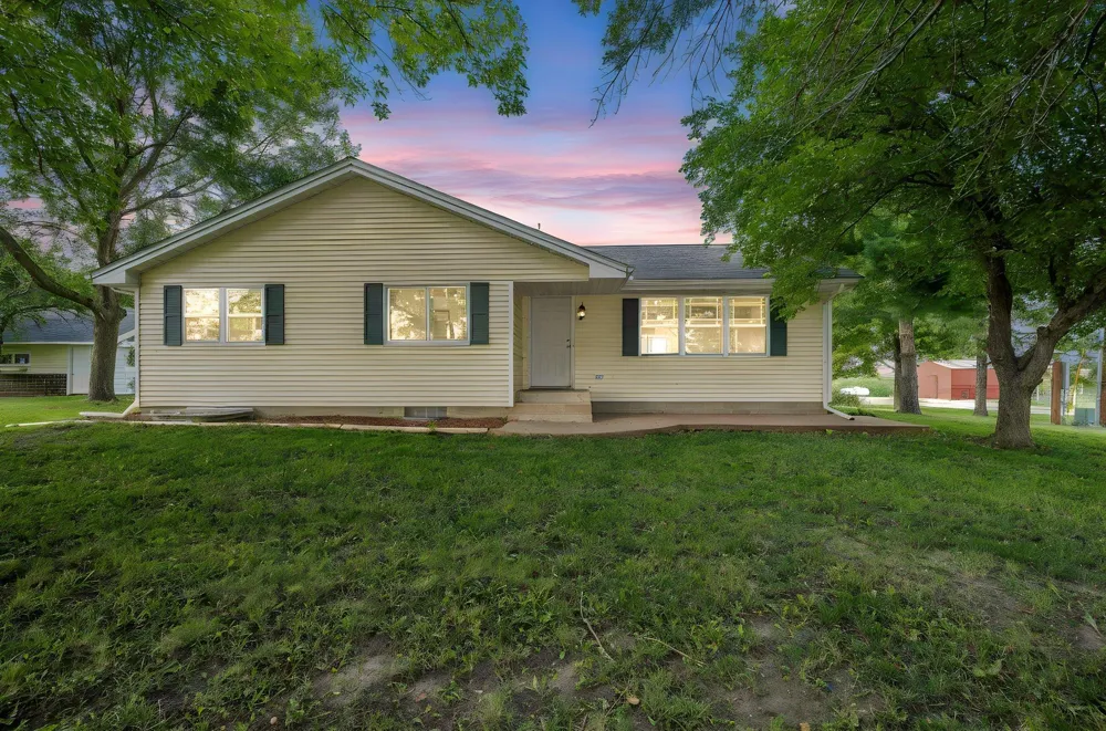 30452 390th Street Le Sueur, MN 56058
