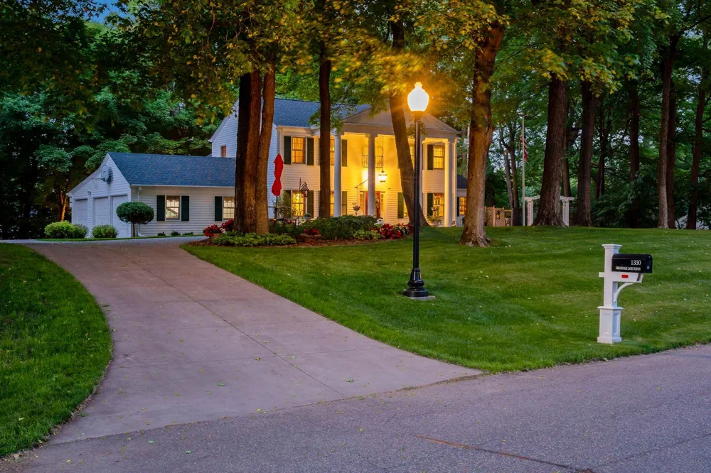 1330 Urbandale Lane Plymouth, MN 55447