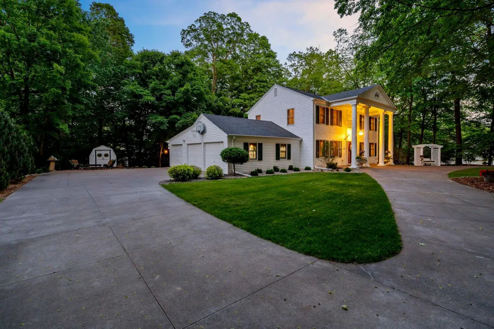 1330 Urbandale Lane Plymouth, MN 55447
