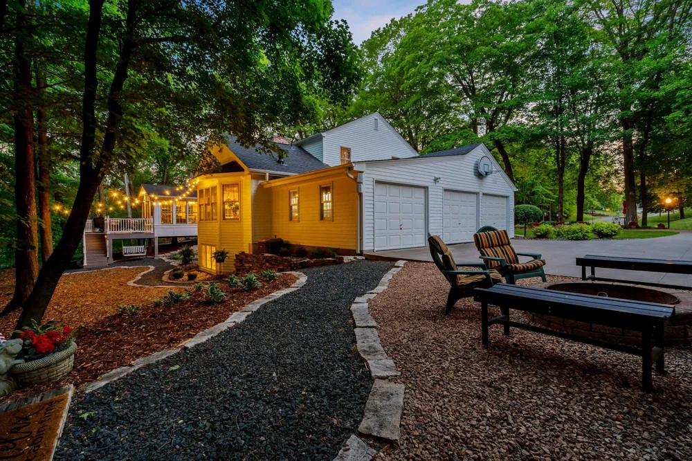 1330 Urbandale Lane Plymouth, MN 55447