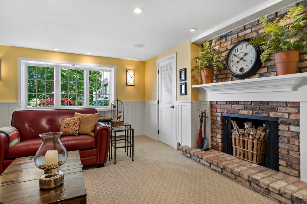 1330 Urbandale Lane Plymouth, MN 55447