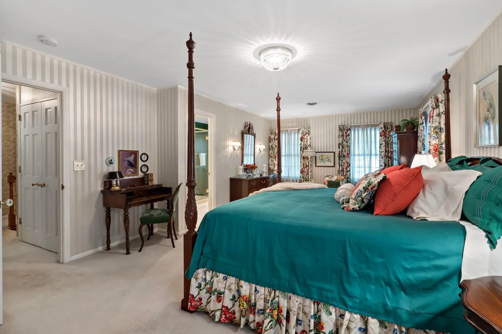 1330 Urbandale Lane Plymouth, MN 55447
