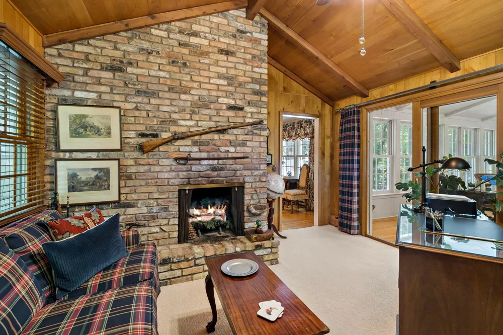 1330 Urbandale Lane Plymouth, MN 55447