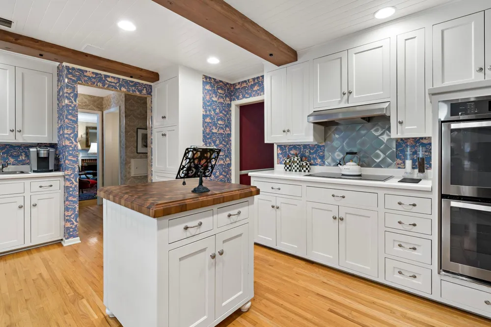1330 Urbandale Lane Plymouth, MN 55447