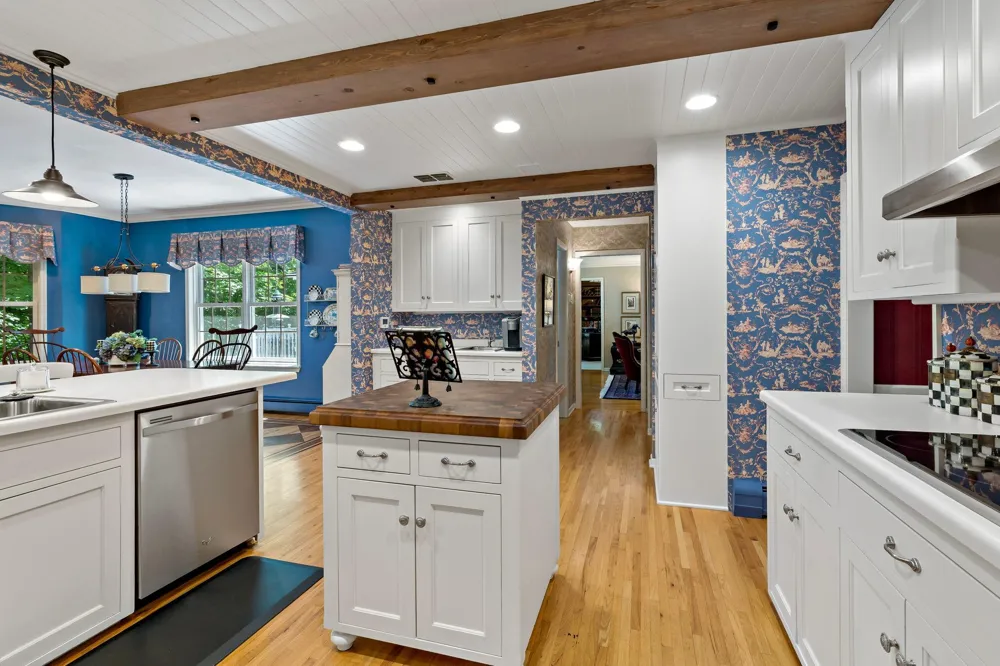 1330 Urbandale Lane Plymouth, MN 55447