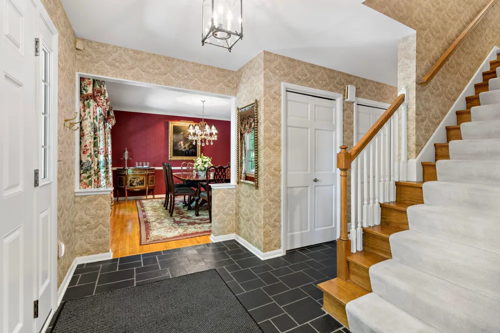 1330 Urbandale Lane Plymouth, MN 55447