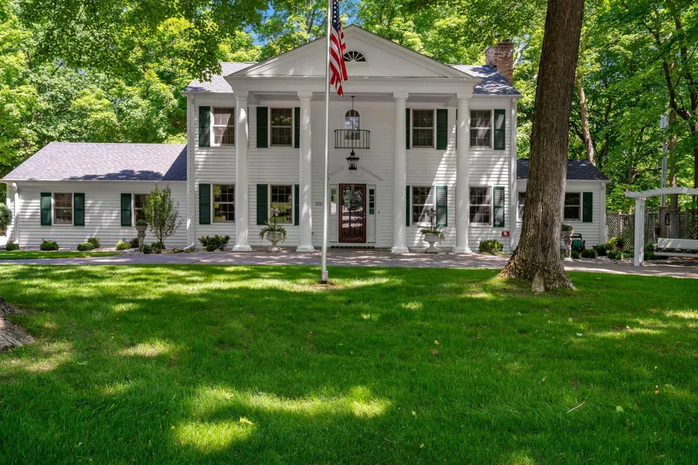1330 Urbandale Lane Plymouth, MN 55447