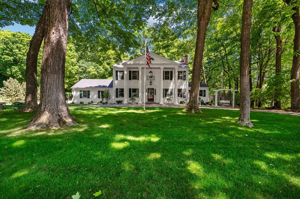 1330 Urbandale Lane Plymouth, MN 55447