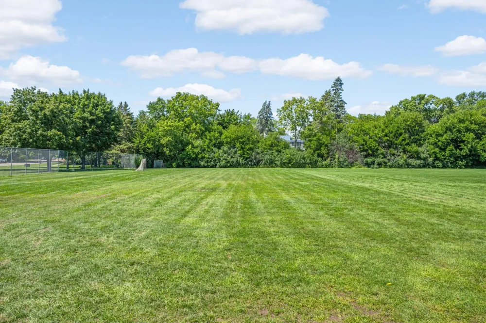 4350 Brookside Court #115 Edina, MN 55436