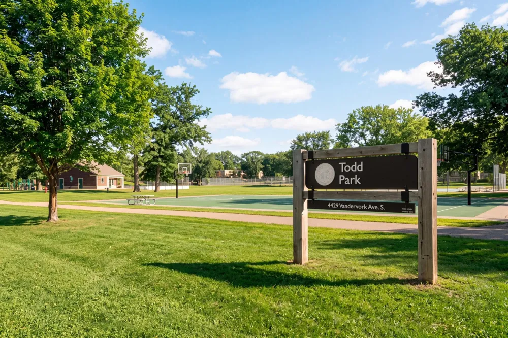 4350 Brookside Court #115 Edina, MN 55436