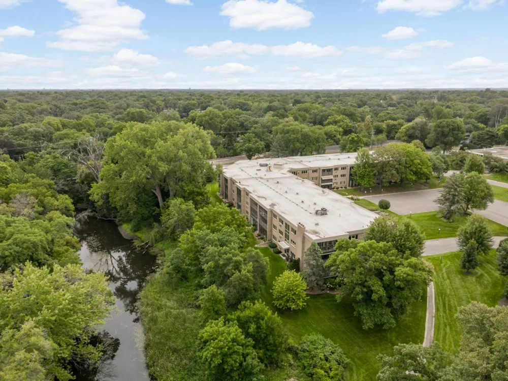 4350 Brookside Court #115 Edina, MN 55436