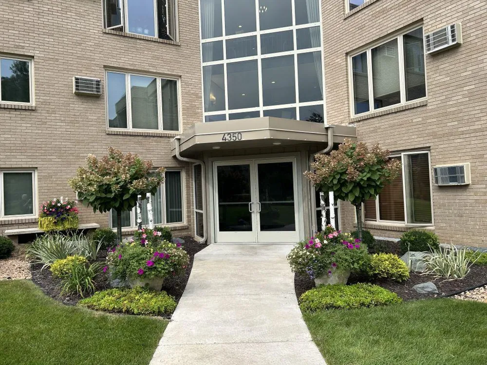 4350 Brookside Court #115 Edina, MN 55436