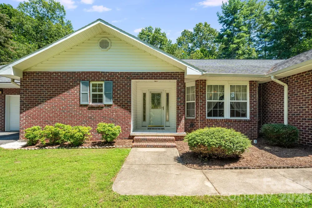 225 Arbor Lane Hendersonville, NC 28791