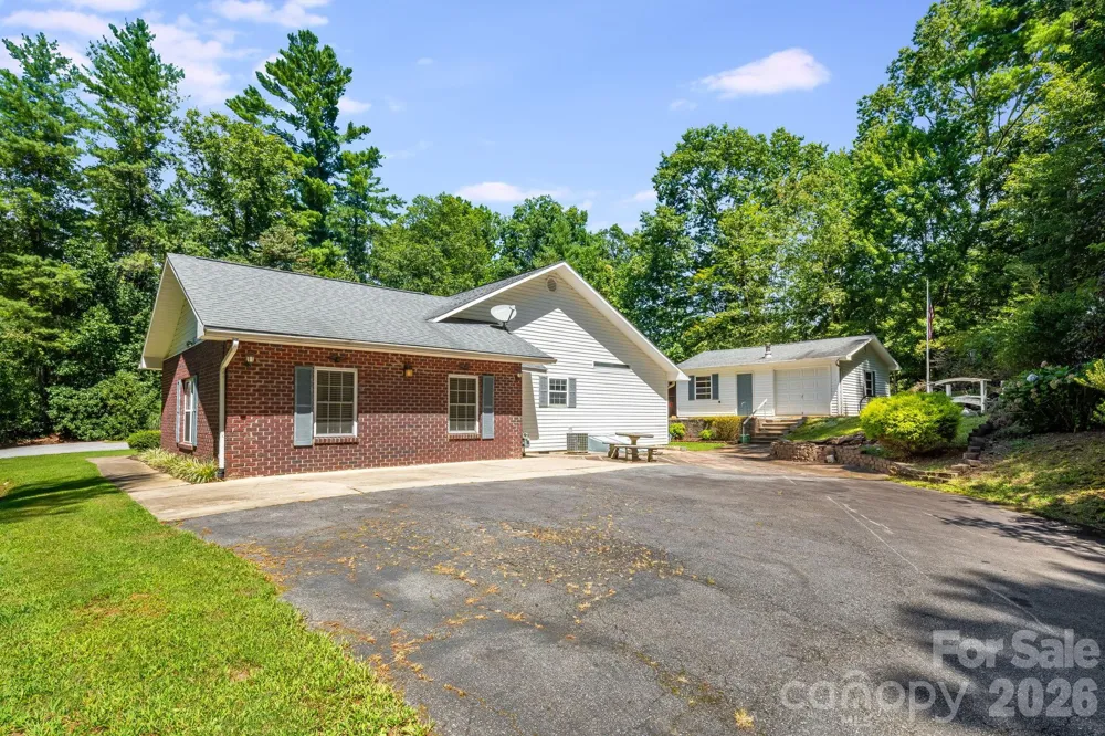 225 Arbor Lane Hendersonville, NC 28791