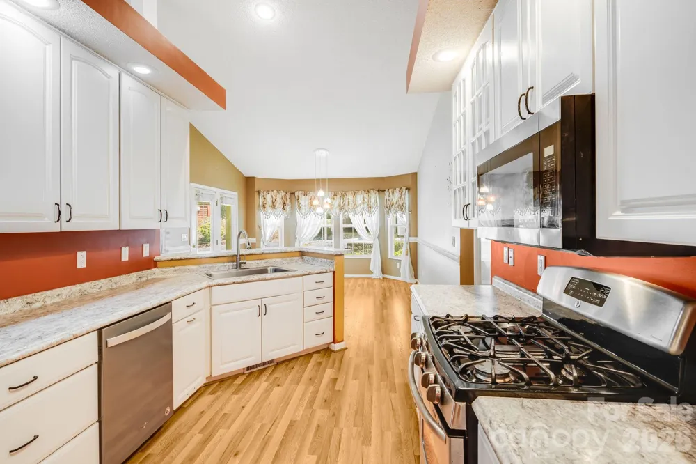 225 Arbor Lane Hendersonville, NC 28791