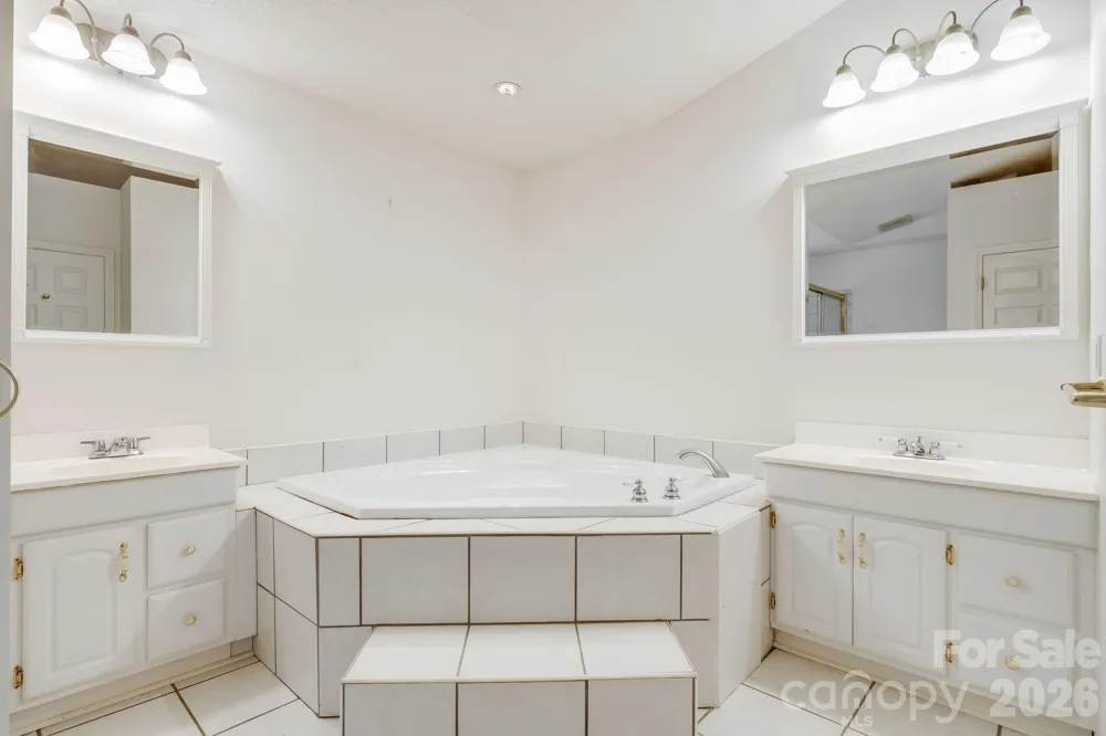 225 Arbor Lane Hendersonville, NC 28791