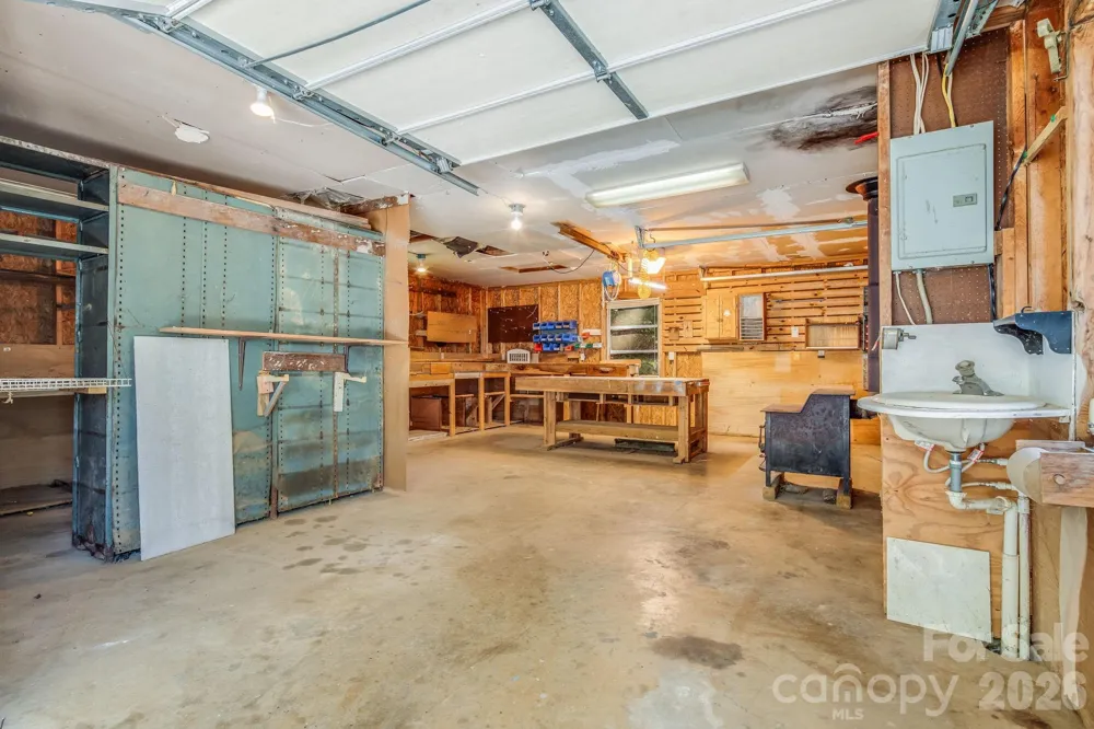 225 Arbor Lane Hendersonville, NC 28791