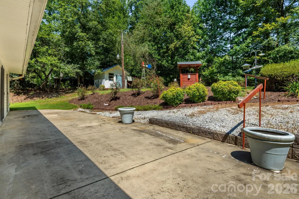 225 Arbor Lane Hendersonville, NC 28791