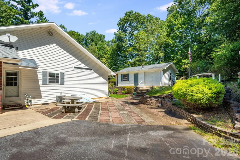 225 Arbor Lane Hendersonville, NC 28791