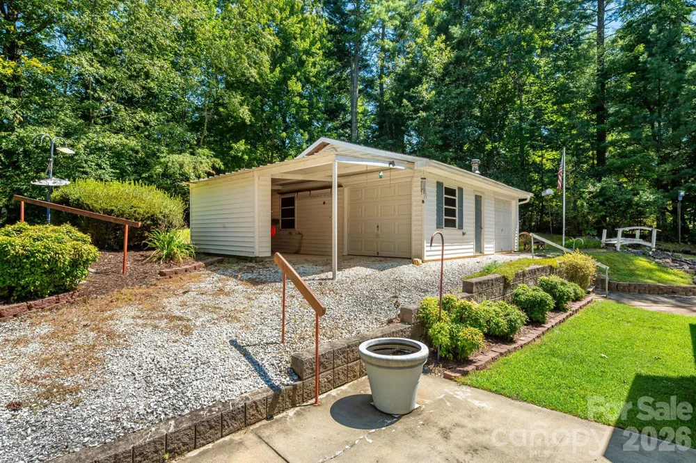 225 Arbor Lane Hendersonville, NC 28791