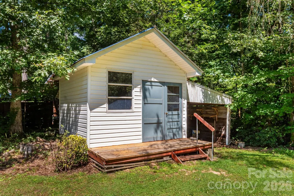 225 Arbor Lane Hendersonville, NC 28791