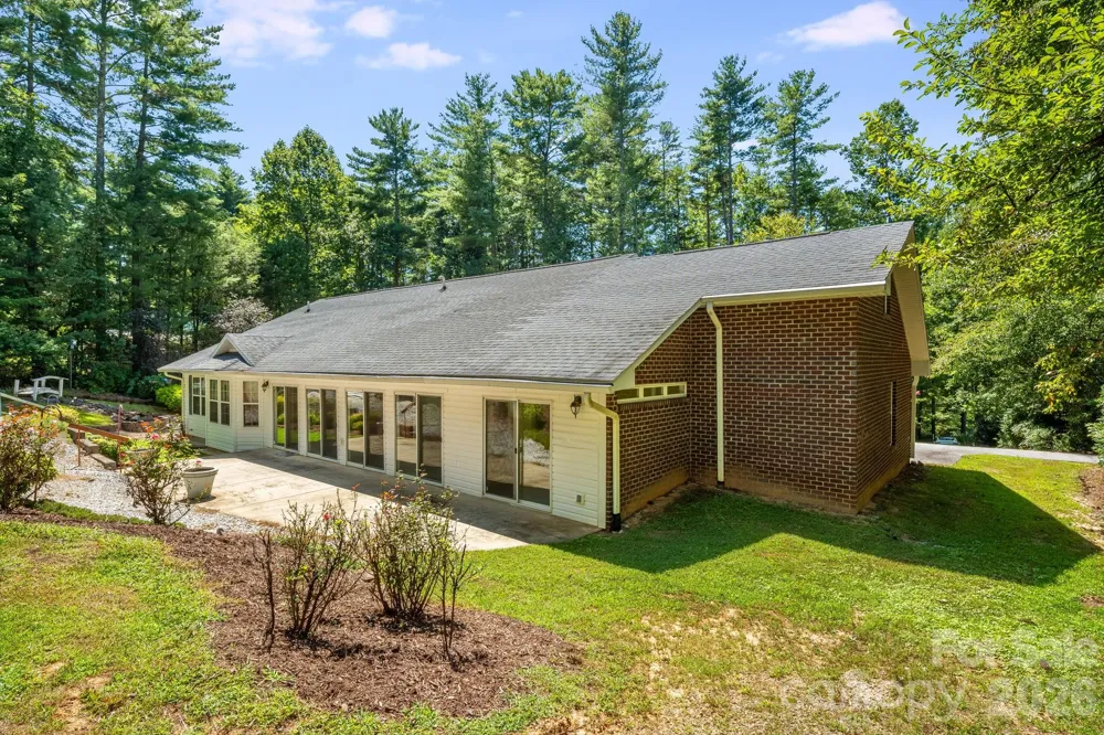 225 Arbor Lane Hendersonville, NC 28791