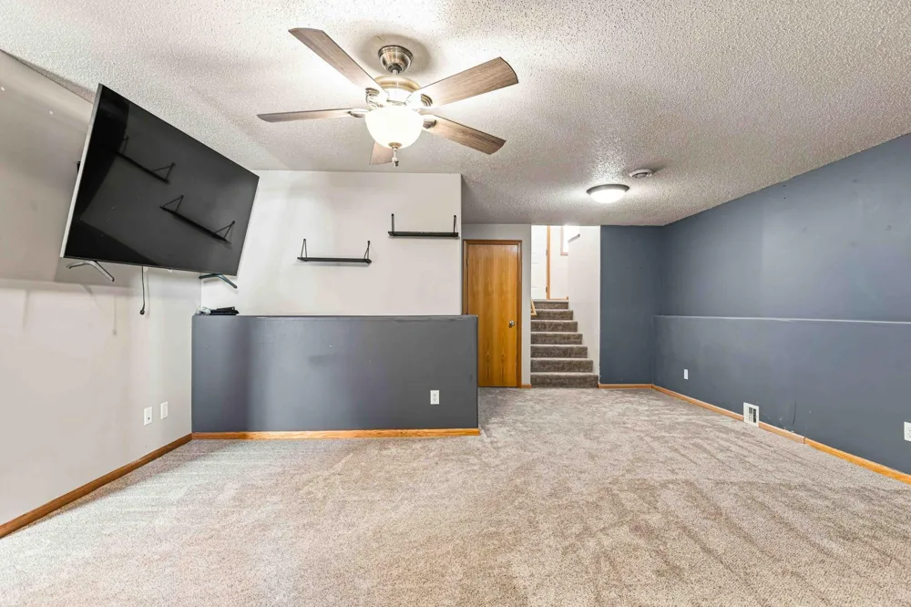 605 13 1/2 AVENUE E West Fargo, ND 58078