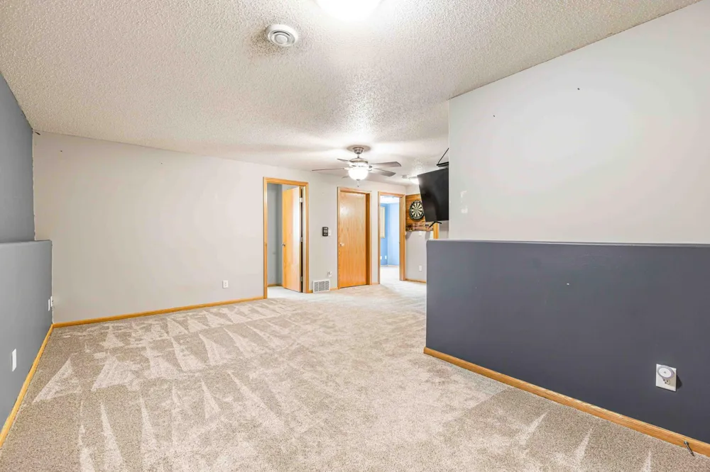 605 13 1/2 AVENUE E West Fargo, ND 58078